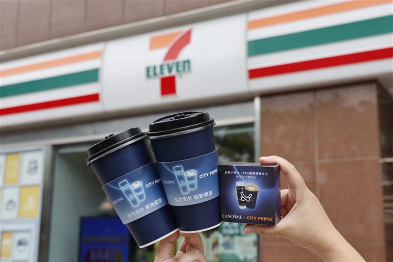 購買CITY PRIMA中杯以上飲品，掃杯套QR Code送 LANCÔME七夕聯名限定體驗組。(圖／7-ELEVEN 提供)