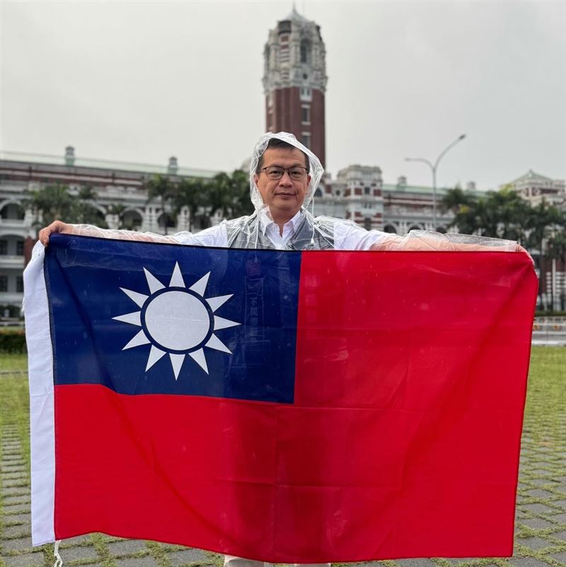 羅智強宣布參選國民黨主席，承諾若是當選會徵召盧秀燕選2028總統。（圖／翻攝自羅智強臉書）