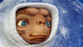 外星人的訊號被我們接收到了嗎？他也在尋找地球嗎？1977年捕捉到的Wow！訊號，被譽為有史以來最神祕的太空訊號之一。最新研究揭露其實際強度比原先估算高出四倍，頻率也有所修正，為其自然起源提供更有力的科學依據。（示意圖／PIXABAY）