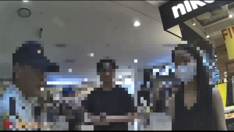 當事人向警方表示，該名偷拍男子數度接近她，並以同樣手法對其他女子下手。（圖／翻攝畫面）