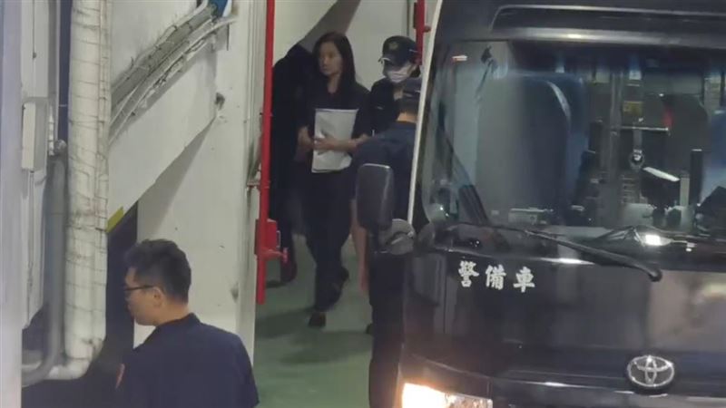 台北地院持續審理京華城案，提訊在押的北市議員應曉薇。（圖／翻攝畫面）