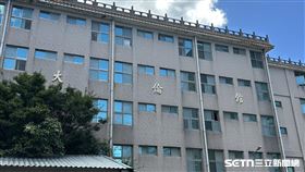 文化大學男生宿舍大倫館遭媒體爆料學生浴室遭偷拍。（圖／記者蔡厚瑄攝影）