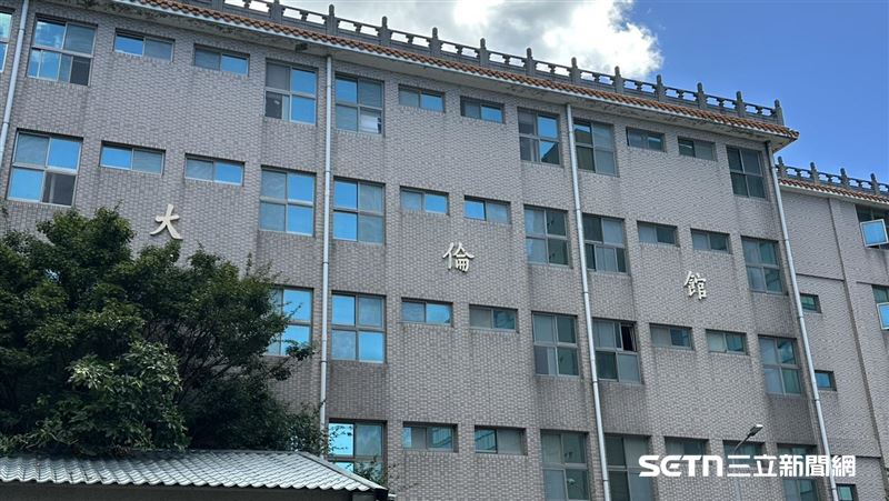 文化大學男生宿舍大倫館遭媒體爆料學生浴室遭偷拍。（圖／記者蔡厚瑄攝影）