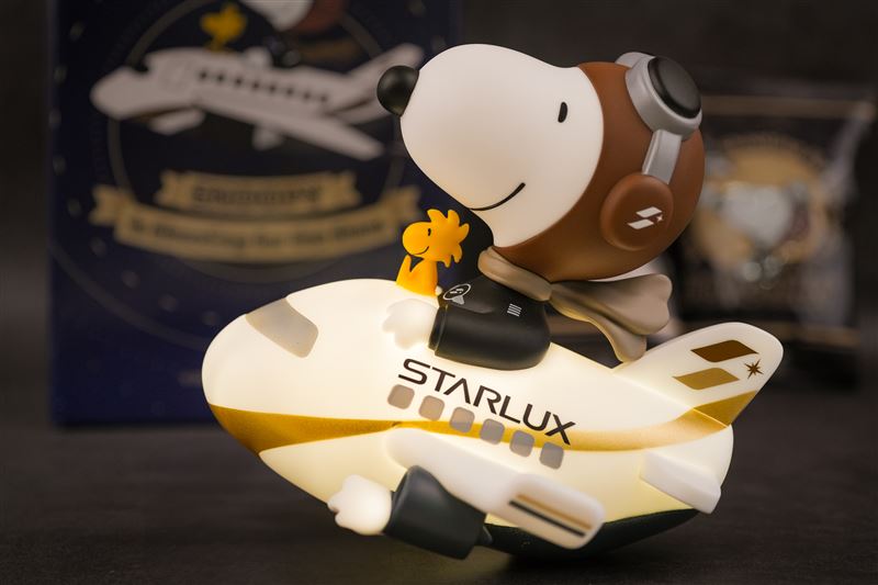 史努比化身為帥氣的星宇航空機長。（圖／星宇航空提供）