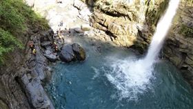 印度籍19歲男大生「樟湖吊橋」戲水失蹤⋯留下衣物！最新搜救畫面曝光