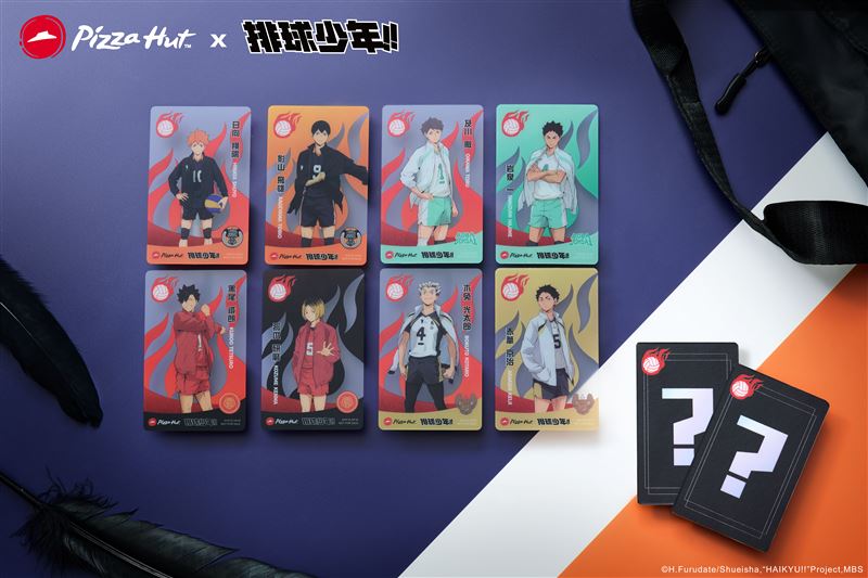 必勝客聯手《排球少年!!》推出限量角色透卡，總共10款包含2款隱藏版。(圖／必勝客提供)