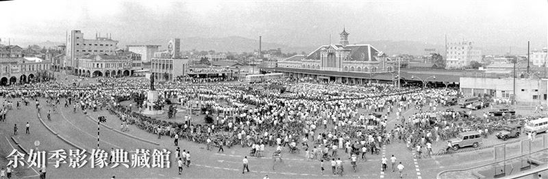 56年前台灣第一次威廉波特世界少棒冠軍曝光，《台中金隆少棒隊》回國受到萬人空巷歡迎。圖為 台中盛況。（圖／《余如季影像典藏館》提供）