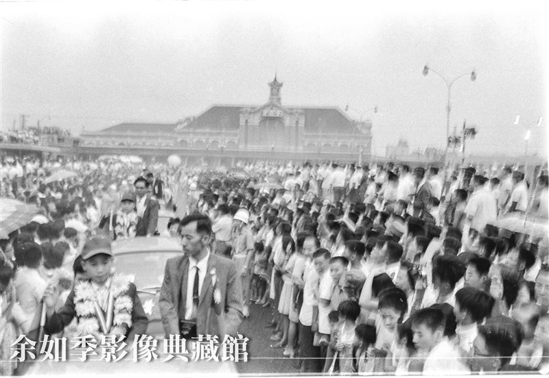 56年前台灣第一次威廉波特世界少棒冠軍曝光，《台中金隆少棒隊》回國受到萬人空巷歡迎。圖為 台中盛況。（圖／《余如季影像典藏館》提供）