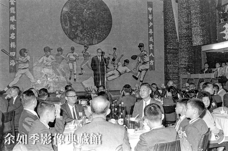 56年前台灣第一次威廉波特世界少棒冠軍曝光，《台中金隆少棒隊》回國受到萬人空巷歡迎。圖為 台中盛況。（圖／《余如季影像典藏館》提供）