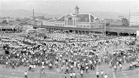56年前台灣第一次威廉波特世界少棒冠軍曝光，《台中金隆少棒隊》回國受到萬人空巷歡迎。圖為 台中盛況。（圖／《余如季影像典藏館》提供） 
