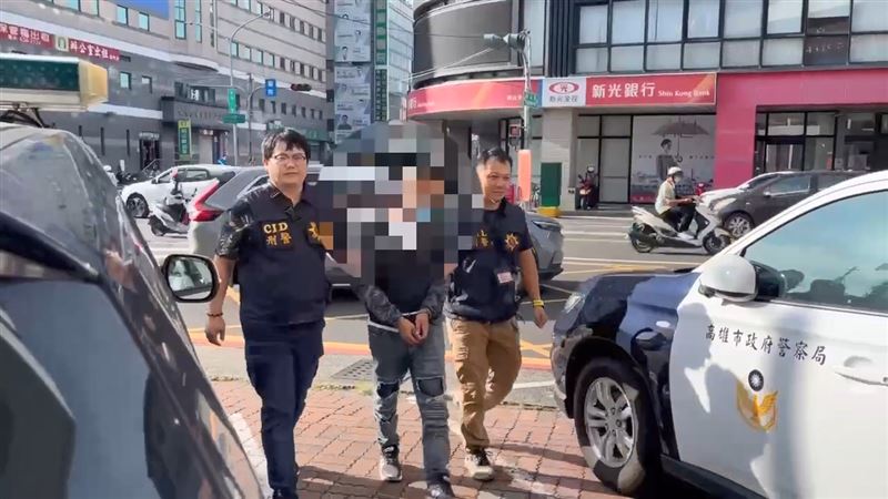 黃姓男子清晨5點投案，供稱因毒品買賣糾紛痛下殺手。（圖／翻攝畫面）