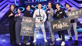 哈林庾澄慶（左4）邀「角頭宇宙」演員黃尚禾、黃鐙輝、唐振剛、黃冠智（左3、右3、2、1），以及心理專家黃逸凡、女藝人鄭茵聲（左1、2）同上節目。（圖／公視提供）