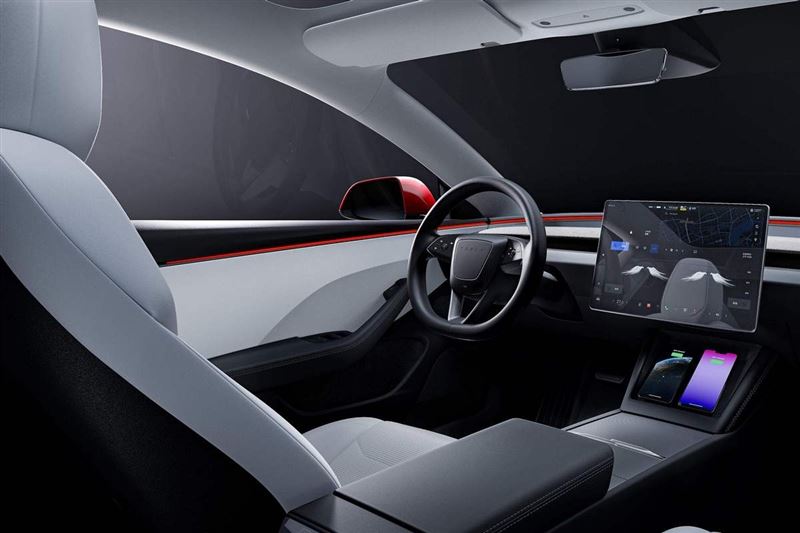 特斯拉Model 3最大爭議之一就是取消了方向燈撥桿。（翻攝Tesla網站）