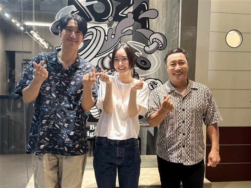 （左起）韓星申鉉濬、裴優熙、金炳萬將赴台中拍攝電影《懸賞令》。（圖／童心娛樂提供）