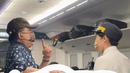 LV男在車上講電話太大聲遭制止，當場暴氣怒嗆列車長。（圖／翻攝自Thread @yunnnn.20）