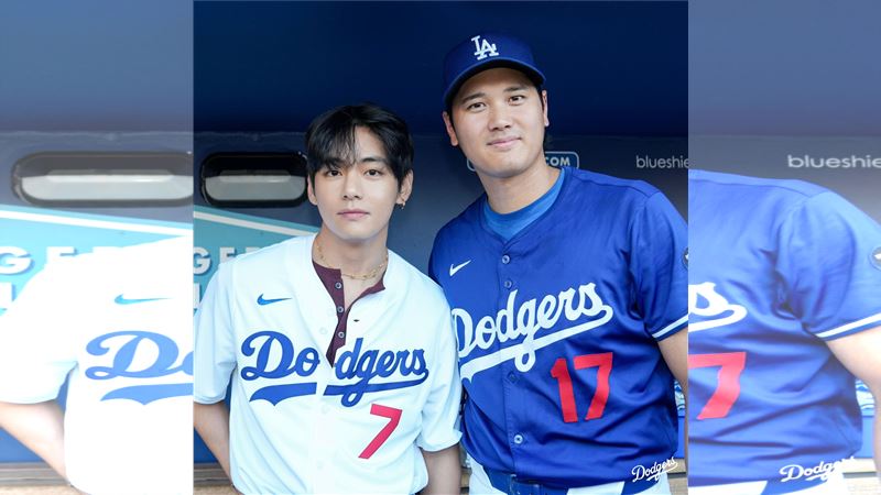 26日賽前韓國天團BTS成員V和大谷翔平見面合影。（圖／翻攝自道奇 X）