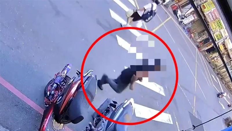 周男犯案後逃逸被監視器拍下。（圖／翻攝畫面）