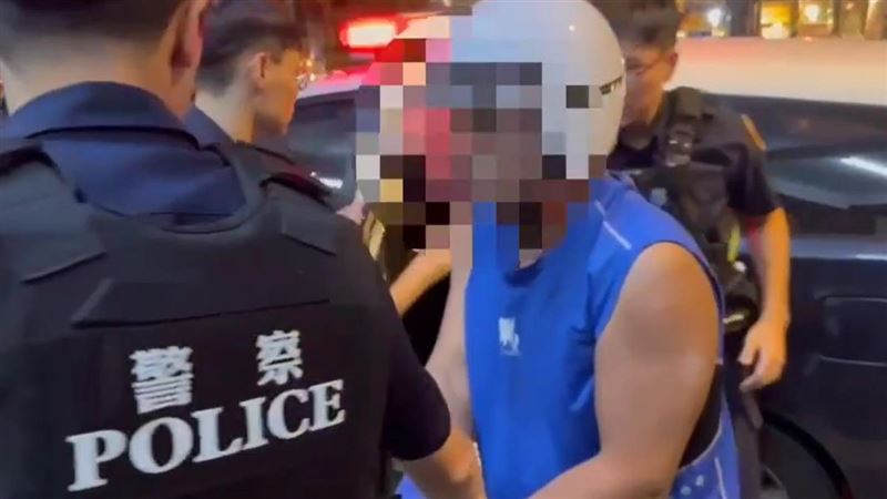 周男搶劫遭逮送辦。（圖／翻攝畫面）