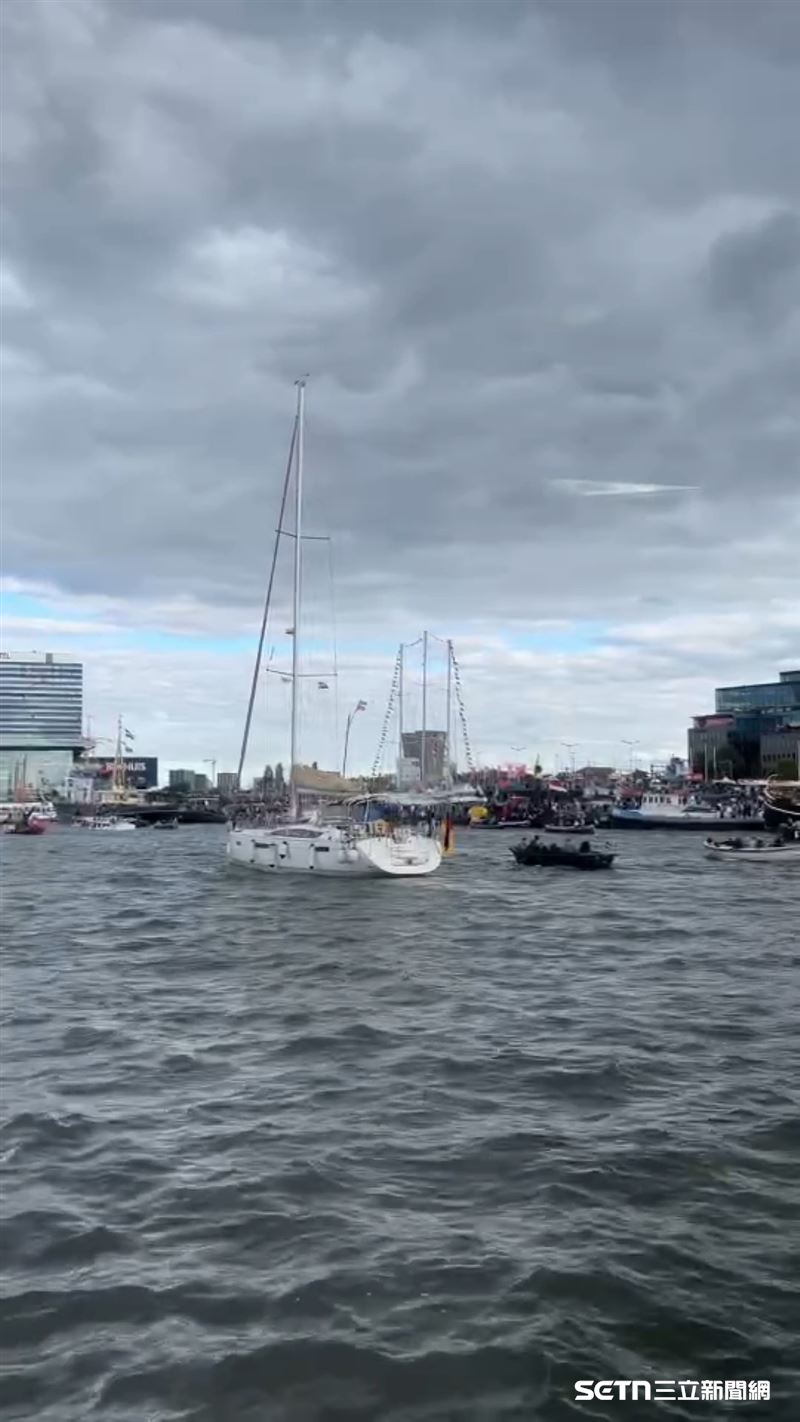 「阿姆斯特丹航海節SAIL Amsterdam」是荷蘭最具代表性的國際盛事，該活動不只是船隻的展示，更是阿姆斯特丹對海洋歷史的致敬，它把航海精神、文化與城市交流緊密交織。（圖／Lily授權提供）