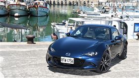馬自達MX-5 RF硬頂敞篷跑車。（記者鍾釗榛攝影）