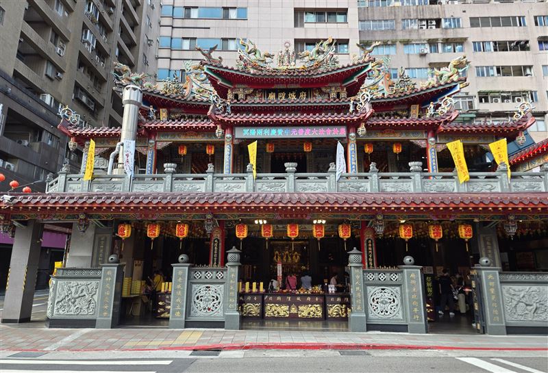 不再是你家的人！鬼月「辭祖普渡」正流行，離婚走法律程序之外，看不見的與夫家祖先牽連也要斷。（圖／台北府城隍廟提供）