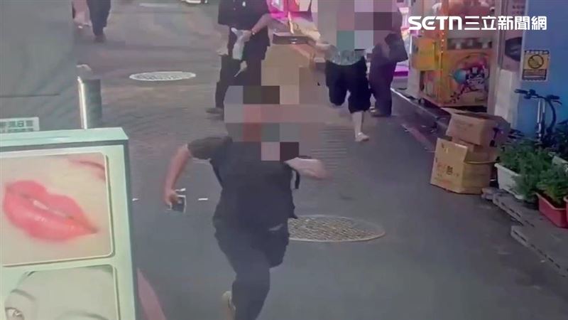西門町兌換人民幣 他搶走21萬被路人壓制