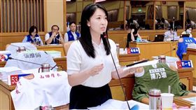 山田摩衣昨（25）日針對身心障學生交通補助議題進行質詢。（圖／翻攝畫面）