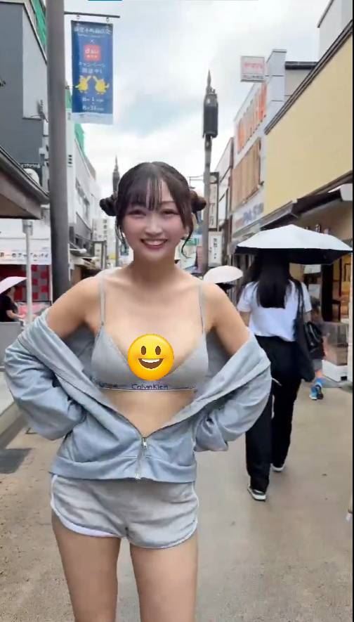 Phakchi清涼穿搭惹議。（圖／翻攝自X）