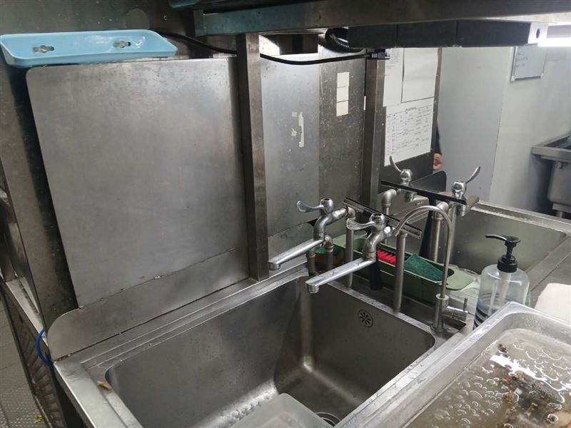 北市衛生局稽查樂葵法式鐵板燒揪出3缺失，要求限期改善。(圖／北市衛生局提供)