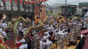 九龍護聖在正爐主紅壇前表演景象（圖／寶島神很大提供）