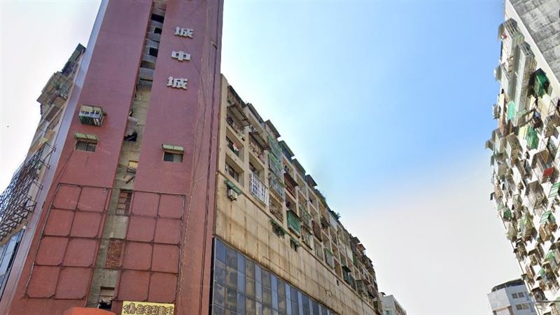 城中城事後變革，擁有管委會的大樓及住宅皆強化安檢，但弱勢老舊大樓、住宅的安全問題仍在。（圖／翻攝Google Maps）