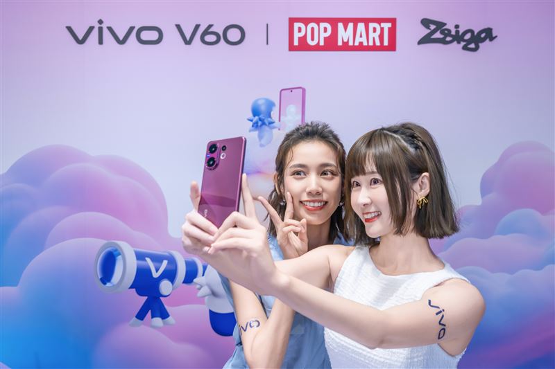 vivo V60延續V系列強大人像基因，配備5000萬畫素自拍鏡頭與影棚級AI柔光環穩坐「美拍神機」地位
