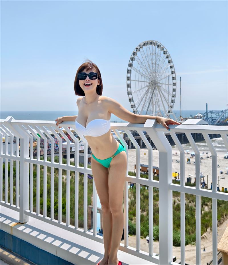 鍾欣怡好身材震撼全場。（圖／翻攝自臉書）