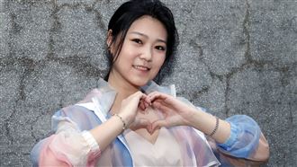 變態粉絲街上失控拉扯曹雅雯　她氣炸發聲