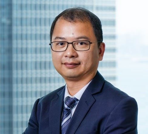 惠譽信評示警，新台幣匯率劇烈波動，短期內將持續影響台灣壽險公司的財務表現。圖為惠譽信評亞太區保險評等資深副總經理王長泰（圖／惠譽信評提供）