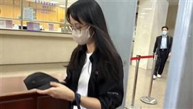 應曉薇的助理陳佳敏當庭承認王尊侃與應曉薇為情侶關係（圖／CTWANT）