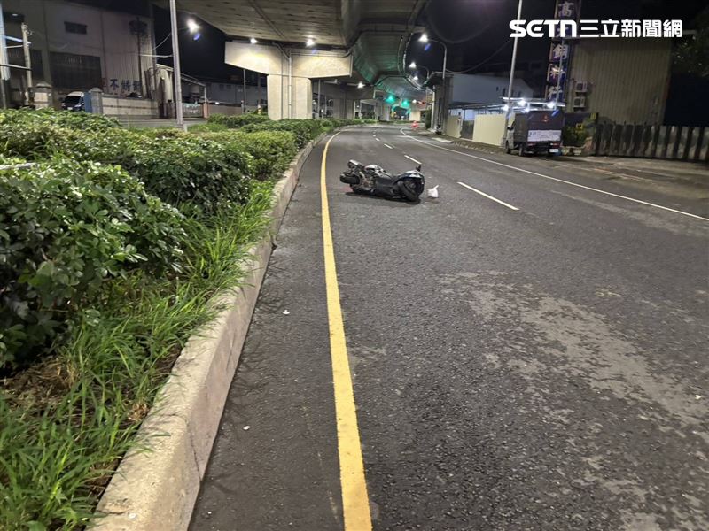 高雄大寮區今（27）日凌晨發生一起嚴重車禍。（圖／翻攝畫面）