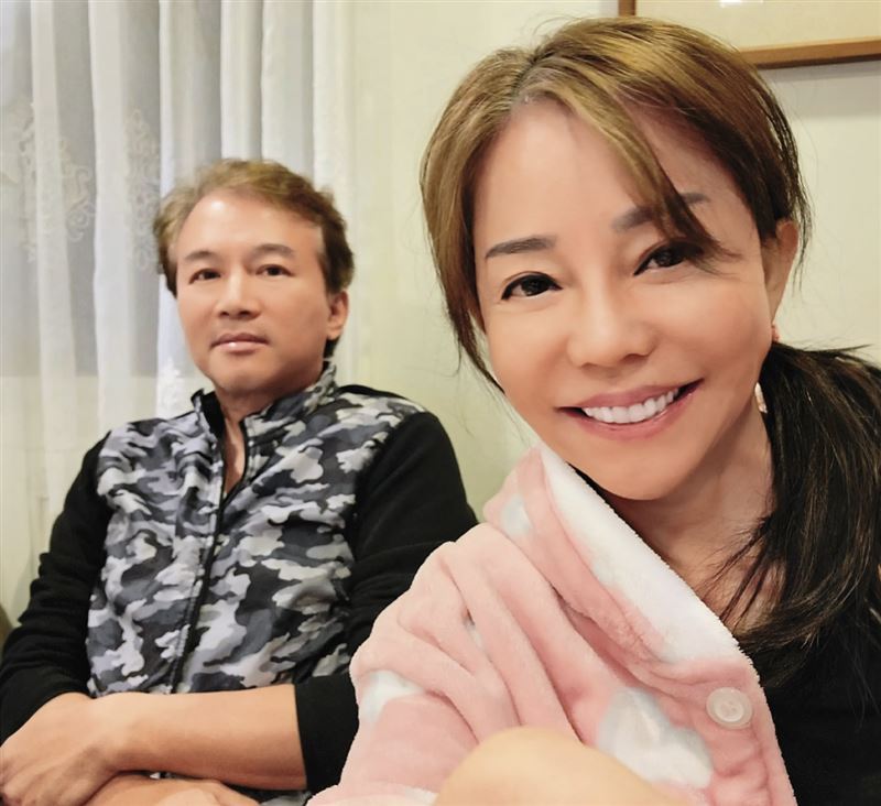 孫鵬（左）、狄鶯（右）被爆出婚姻觸礁多年
