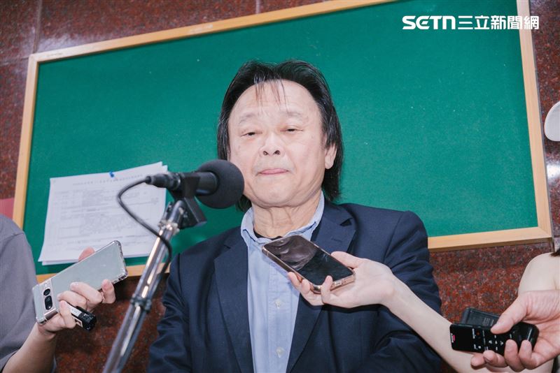 王世堅表示，希望柯建銘能審時度勢、知所進退，希望他回覆不要再是「謝謝指教」，而應該是「謝謝收看」。（圖／記者楊士誼攝影）