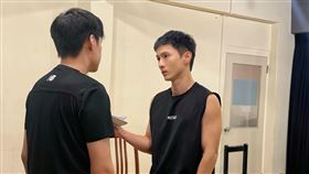 排練中，阿本因一句平凡台詞意外動容，直呼「簡單對話都能讓人想哭」。（圖／夫夫之道提供）