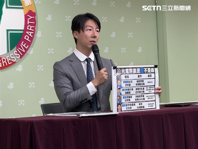 民進黨發言人吳崢召開「有嘴說人、沒臉說自己 藍營光電弊案一籮筐」記者會。（圖／記者劉秀敏攝影）