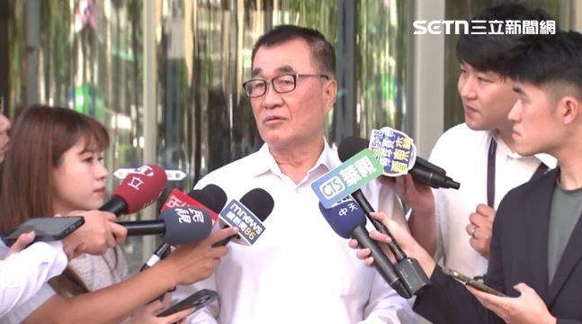 李四川今天在廣播節目專訪後接受媒體聯訪。（圖／翻攝畫面）