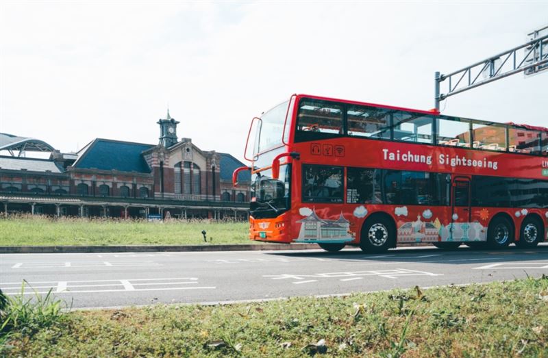 台中雙層觀光巴士公告因維修車輛，暫停營運，恢復時間將依維修進度另行公告。 (圖／台中市觀旅局提供)