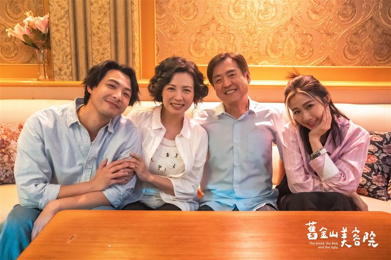 《舊金山美容院》江家人 連晨翔(左起)、陳孝萱、檢場、方志友（圖／TVBS）