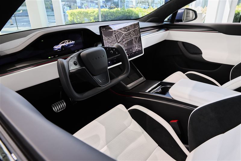 特別強化了車室降噪技術，靜謐度再提升約一成。（TESLA提供）