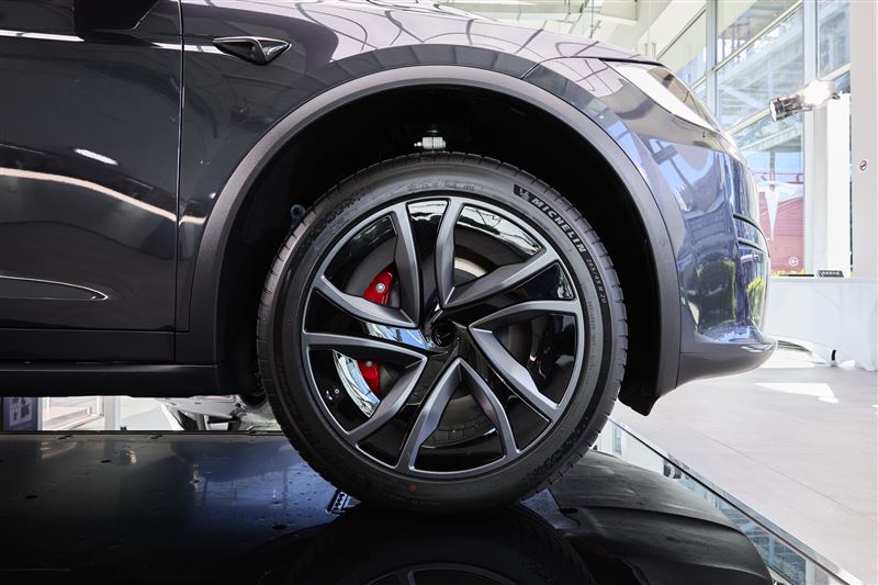 新款Model S與Model X換上新輪圈。（TESLA提供）