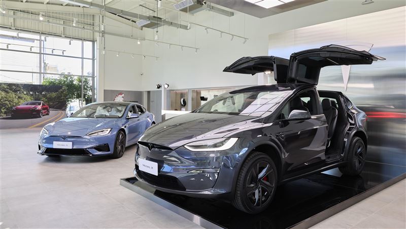 特斯拉新色帥翻天　冰霜藍台灣首度亮相