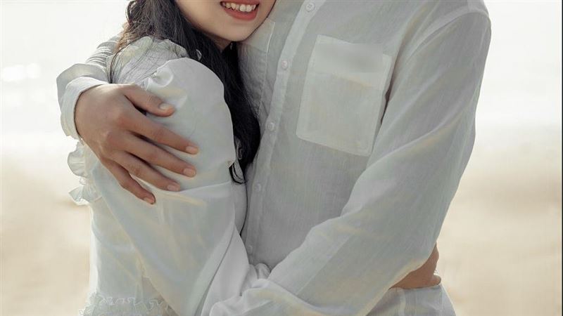 緊抱帥哥性騷「可玩我嗎」　21歲女下場曝