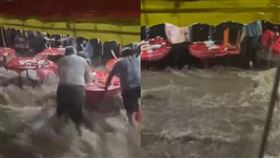 山西一場婚宴因暴雨積水，賓客全泡在水裡用餐；有人鞋子、椅子被沖走，賓客忙著抬桌椅、搬菜餚。（翻攝自微博）