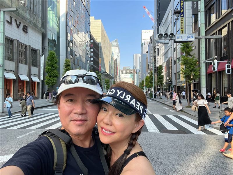 孫鵬（左）與狄鶯（右）二婚後，一度傳出婚外情。（圖／翻攝自臉書）
